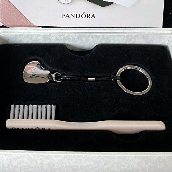 Pandora Jewelry Cleaning Kit Set with Box Polishing Cloth Brush Key Ring Authent - Picture 5 of 7